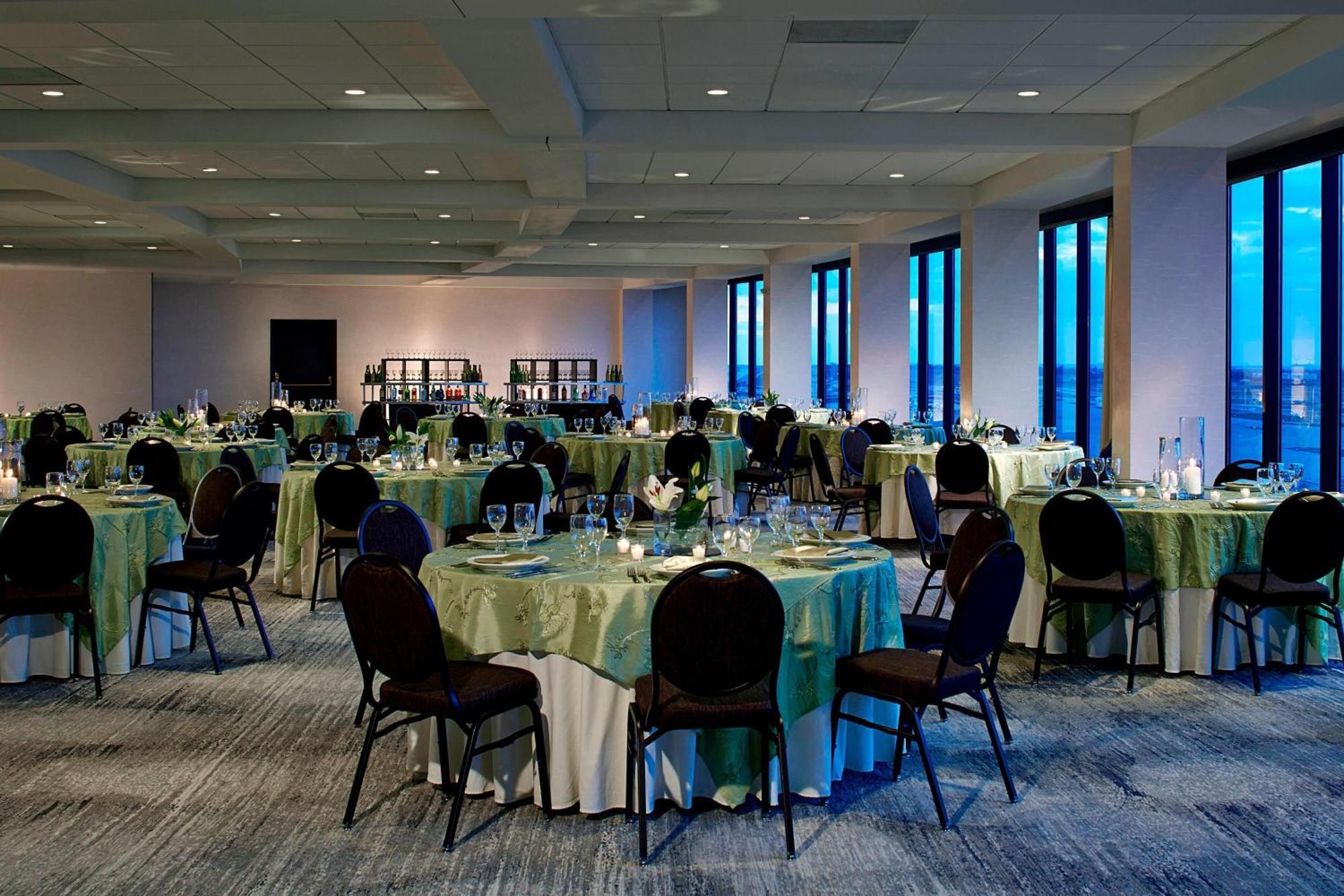 Renaissance St. Louis Airport Hotel Berkeley Dış mekan fotoğraf