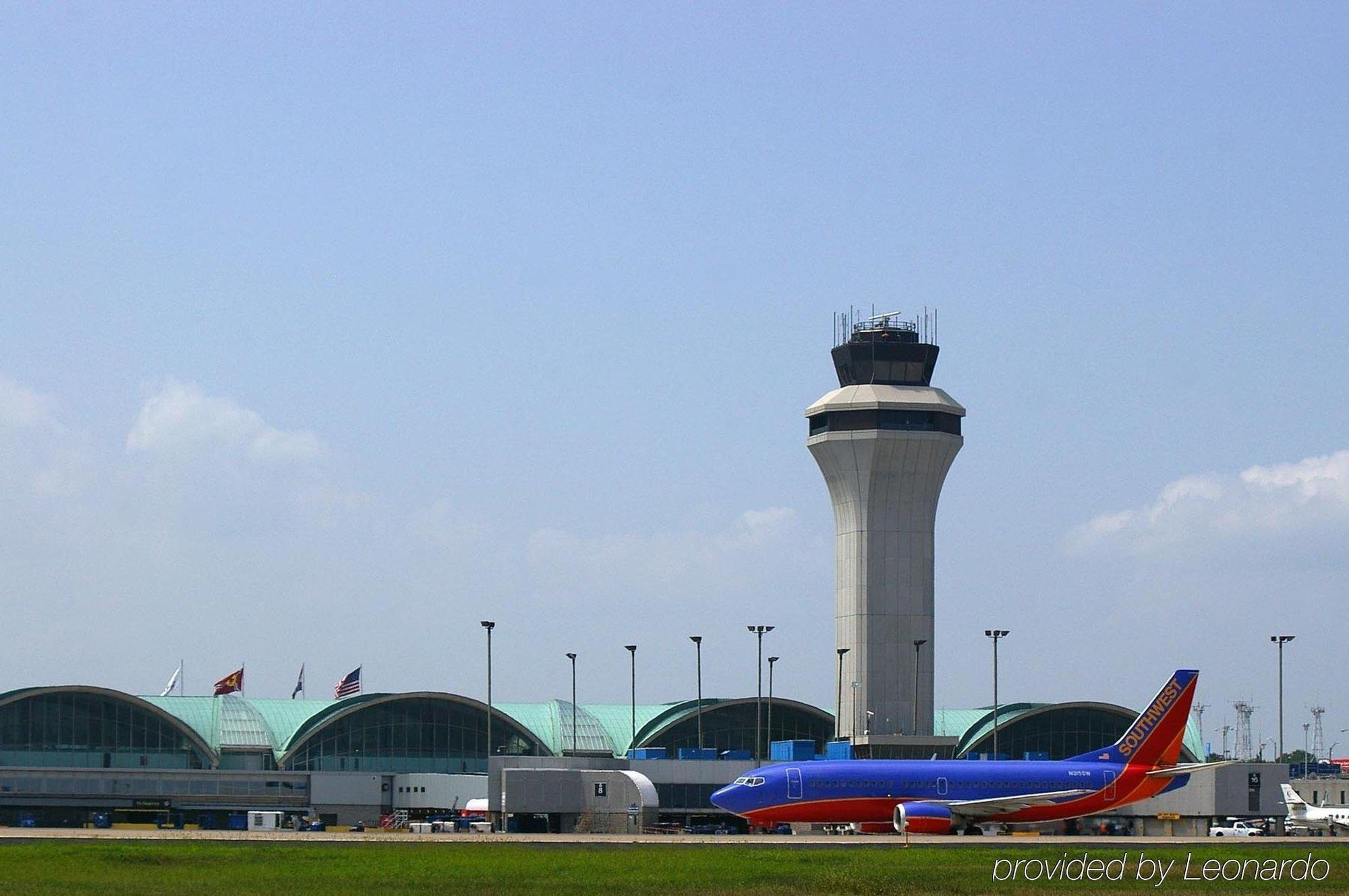Renaissance St. Louis Airport Hotel Berkeley Dış mekan fotoğraf