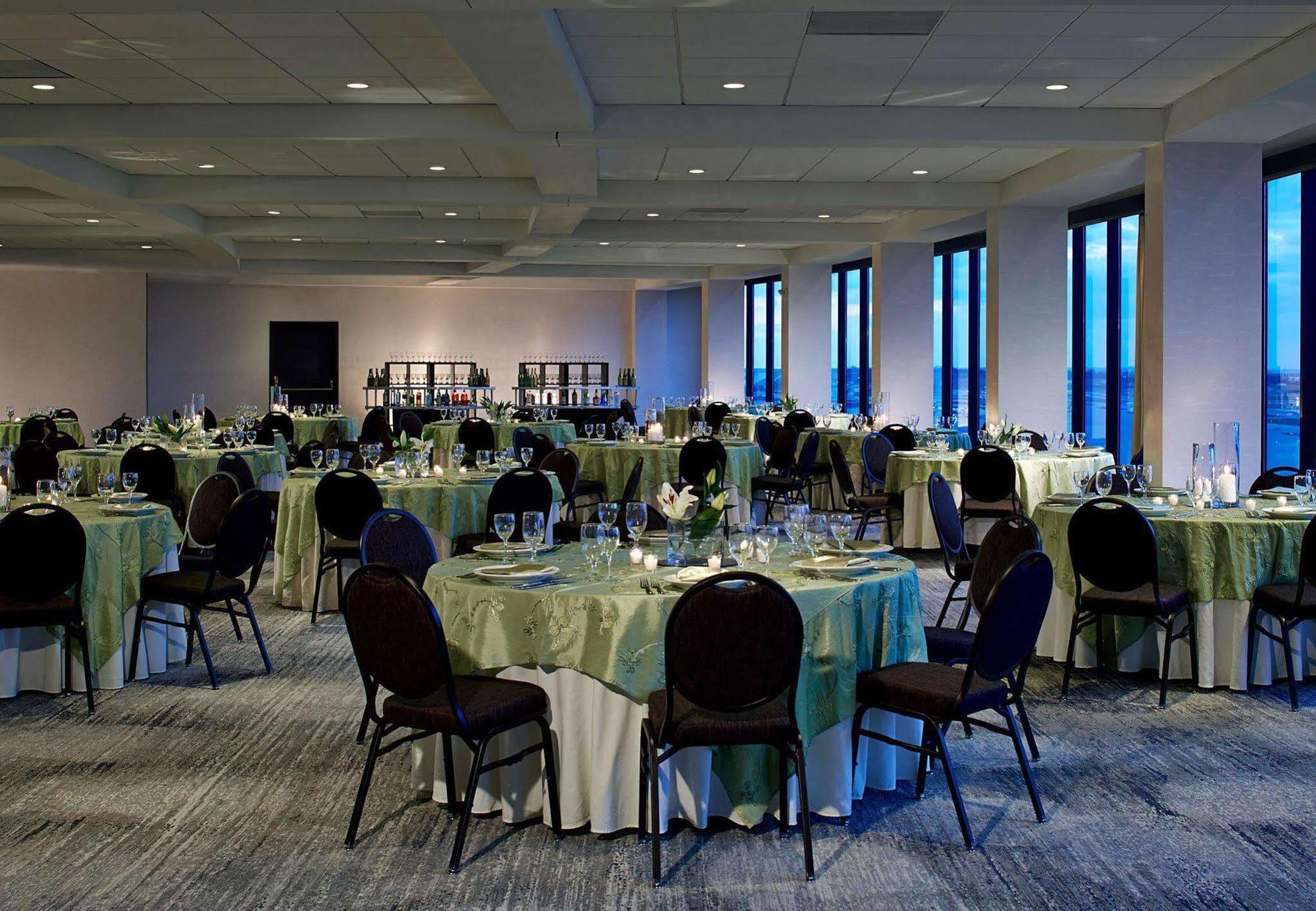 Renaissance St. Louis Airport Hotel Berkeley Dış mekan fotoğraf